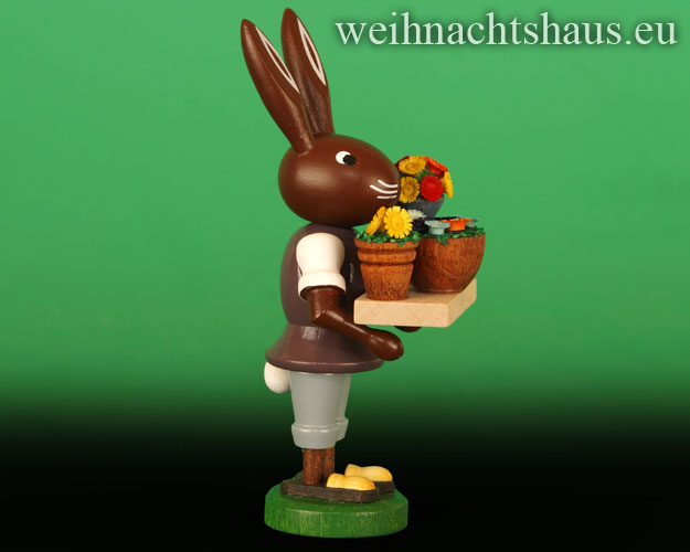 Seiffen Weihnachtshaus - Osterhase 10cm mit Blumenverkäufer - Bild 2